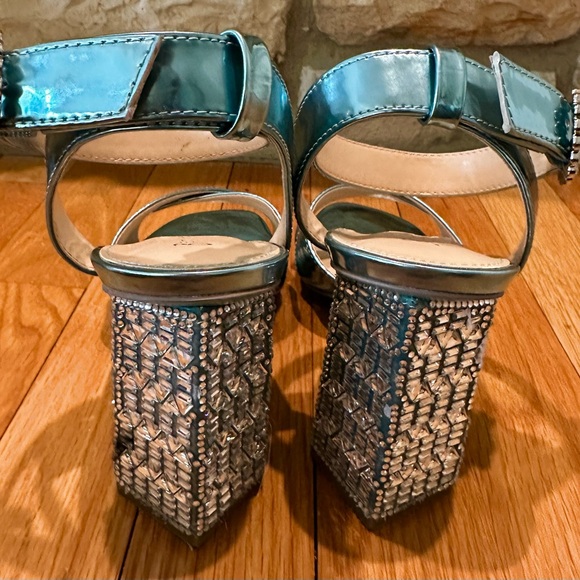 Betsey Johnson Women’s Sb-Bell Metallic Teal Heels - Picture 5 of 11